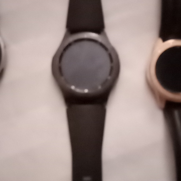 A bundle of 3 samsung watches - Picture 3 of 4